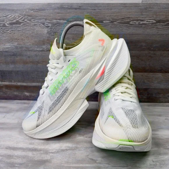 Brooks Hyperion Max Running Shoes Womens Size 7 White Neon Green 1204551B182 - Picture 4 of 9